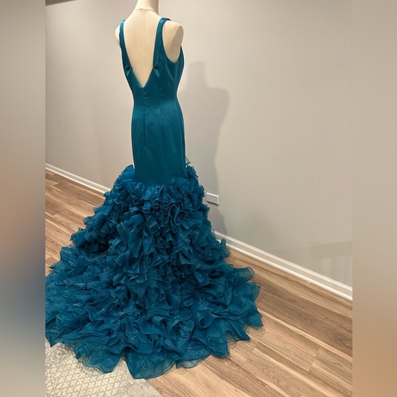 Be the belle of the ball! Beyond gorgeous! Size 8 NWT. Beautiful color blue. - Picture 3 of 6